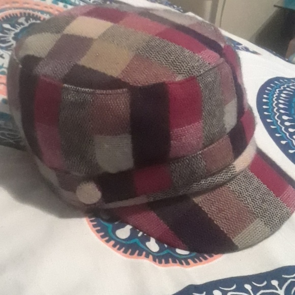 Multicolor hat - Picture 2 of 3